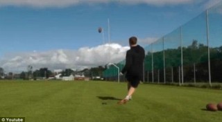 Norwegian Youtube kicker invited to NFL tryouts in New York item-thumbnail