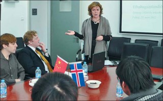 Ambassador: Snowden can only be granted asylum if in Iceland item-thumbnail