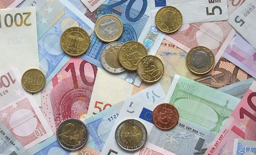 Many Finns to cut Christmas spending item-thumbnail