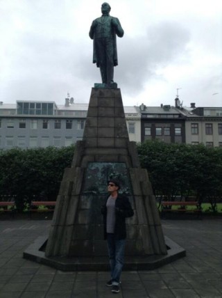Charlie Sheen winning it again in Iceland item-thumbnail
