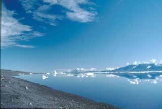 Künstler schmilzt Grönlandeis im Rahmen des Klimaprotestes