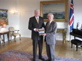 Icelandic president honours British campaigner