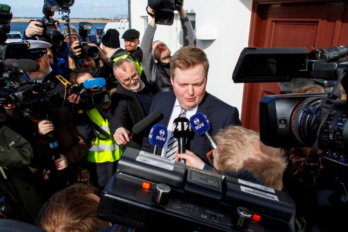 Six prominent Icelanders have resigned because of the Panama papers