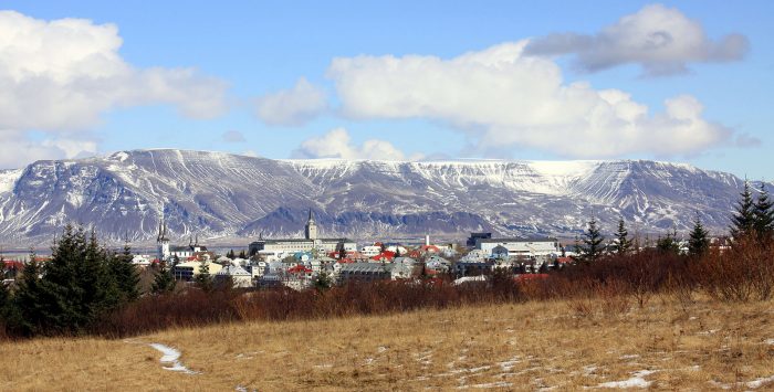 An avalanche injures a man in Esja, near Reykjavik