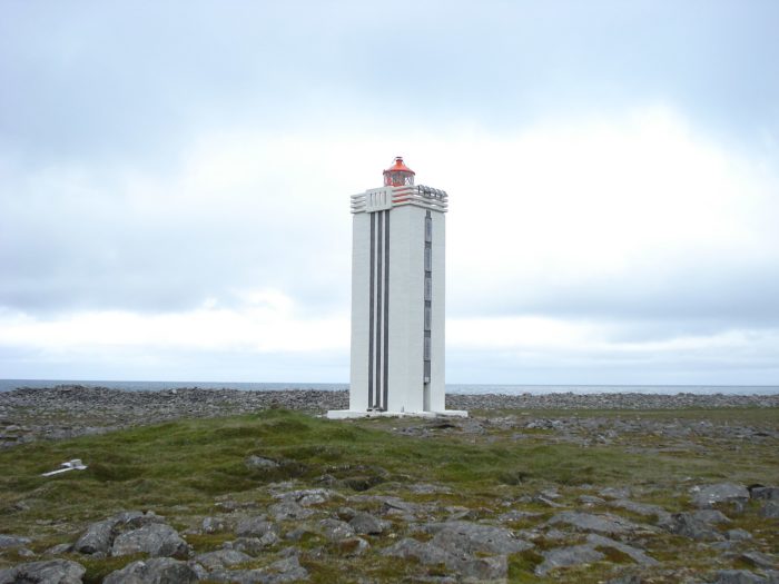 Man runs from northernmost tip of Iceland to the southernmost tip in 10 days